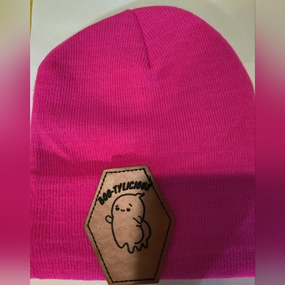 Beanie with laser engraved patch - Picture 2 of 3